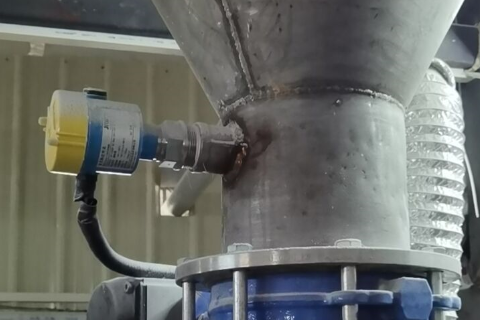 气力输送系统详解：原理、压力控制与应用优化