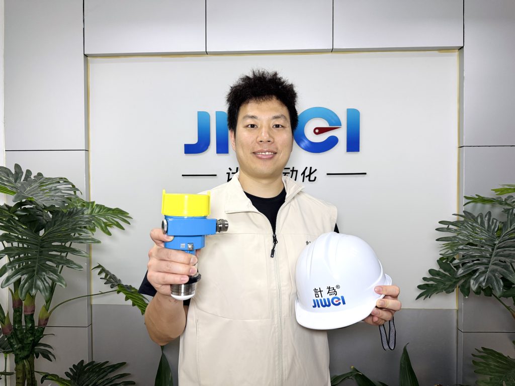 液位失控致工厂停产连锁反应，雷达液位计的关键防护作用