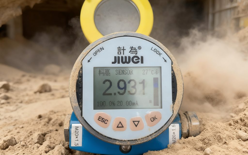 雷达传感器：高精度智能液位监测解决方案