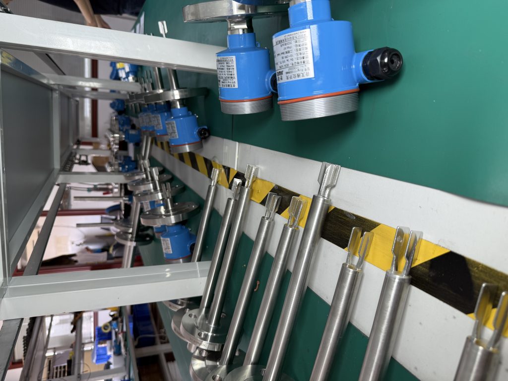 打破进口垄断——计为SIL音叉液位开关成为特斯拉电解液液位测量的核心选择