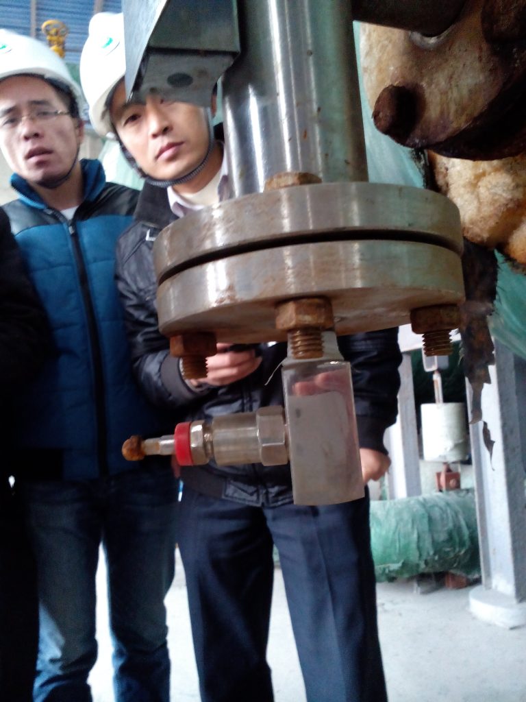 攻克高温、蒸汽与搅拌干扰：JWrada-35 80GHz雷达物位计助力石化反应釜实现精准测量