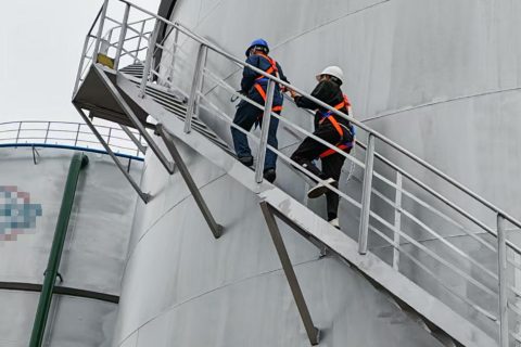 计为工程师亲赴船舶港口现场，定制液位测量方案赢得客户信赖