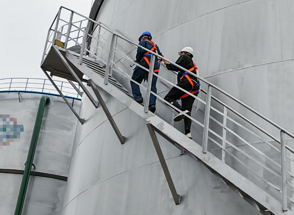 计为工程师亲赴船舶港口现场，定制液位测量方案赢得客户信赖