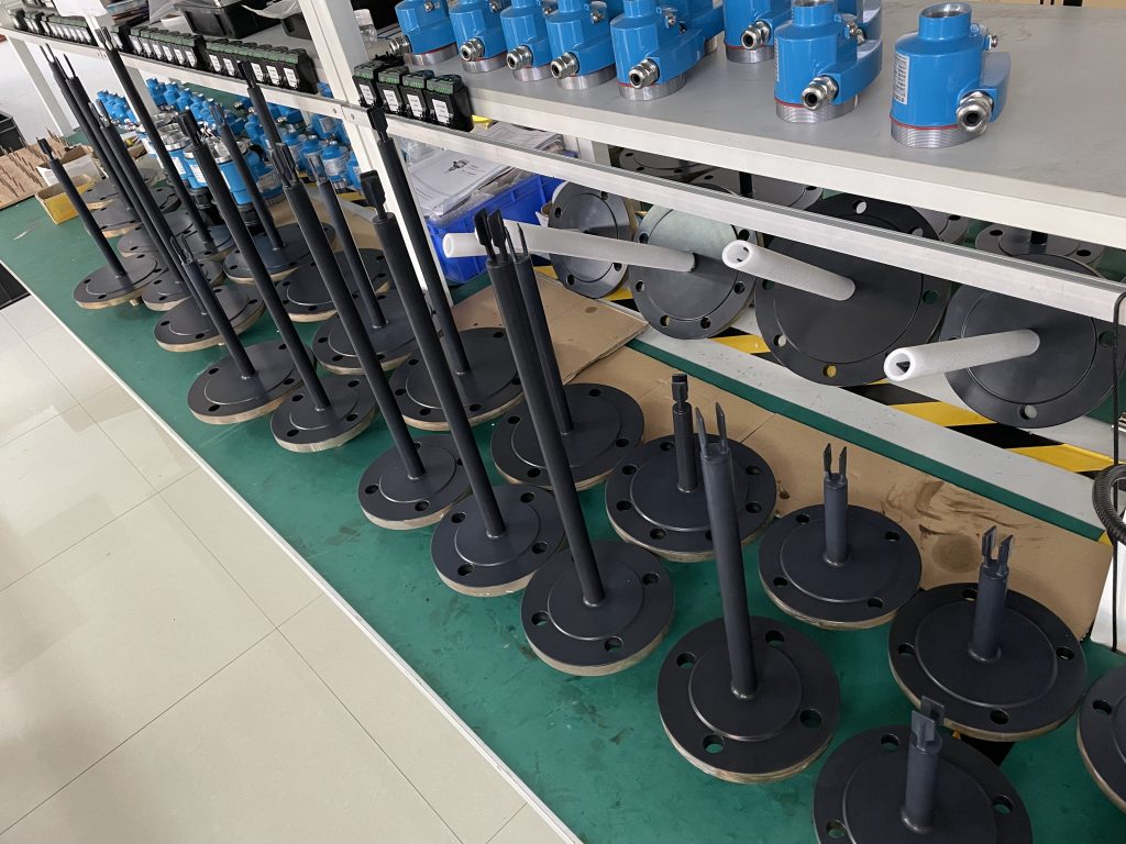 液位开关接液材质涂层的工程选择：搪瓷、ECTFE、PFA三类防腐方案的性能与应用解析