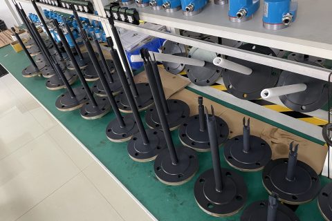 液位开关接液材质涂层的工程选择：搪瓷、ECTFE、PFA三类防腐方案的性能与应用解析