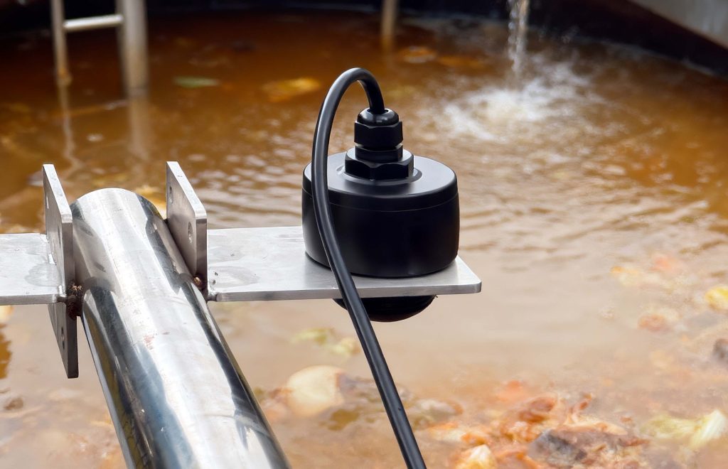 计为迷你雷达液位计第三方测试实证:全量程高精度与超稳性能全面领先