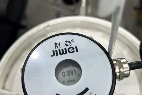 迷你雷达液位计在小型罐体中的应用案例——JWrada-22带显示MINI系列