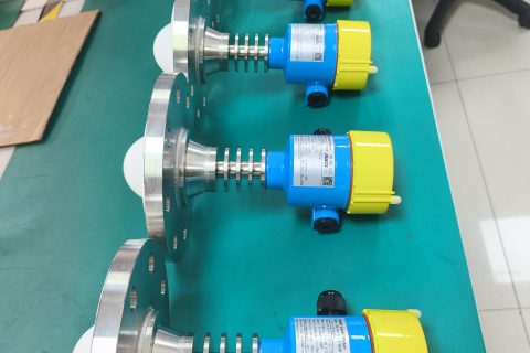 高压工况液位测量解决方案：隔压仓与亚克力透波结构的雷达物位计应用