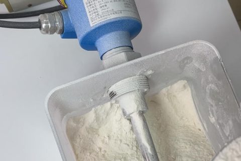 面粉厂料位检测技术选型分析：振棒料位开关与阻旋料位开关对比