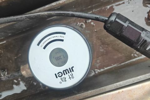 小量程不再是难题：微型雷达破解小罐体测量盲区