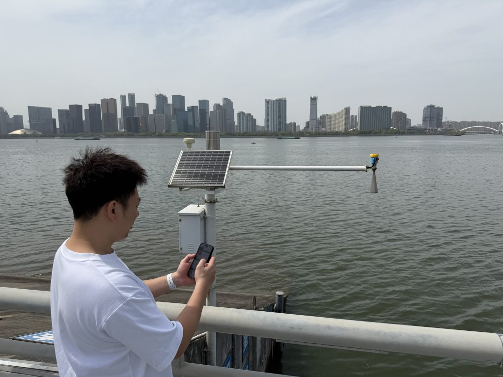 江边水位监测的“中国方案”:计为JWrada®雷达液位计与太阳能系统的绝佳融合