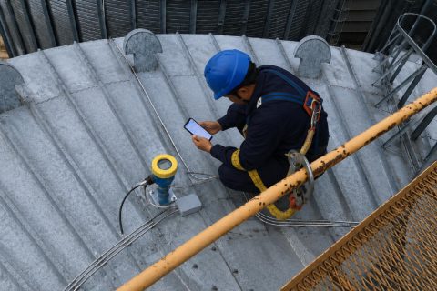 水泥厂料位测量解决方案：适用于恶劣粉尘工况的高可靠性监测系统
