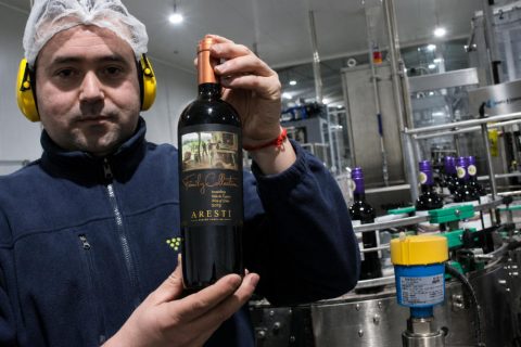 啤酒罐液位测量应用案例：Ring-11 音叉液位开关与 JWrada® 雷达液位计解决方案