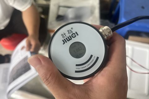 计为雷达物位计在设备检修口与密闭容器中的现场调试与应用