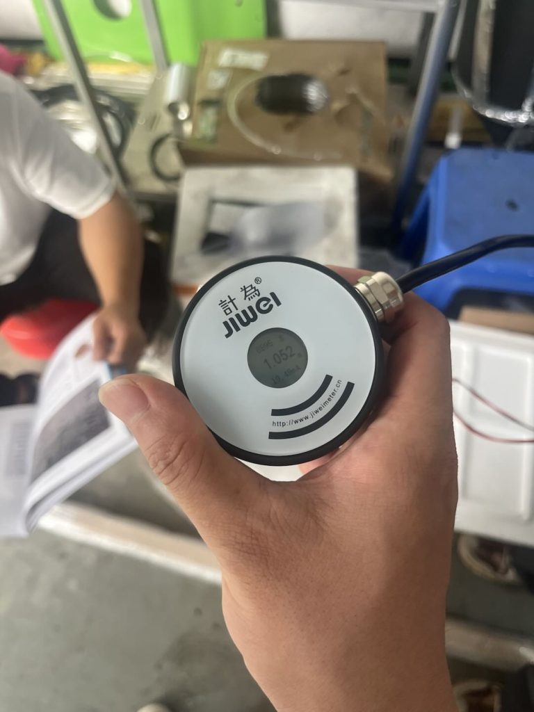 计为雷达物位计在设备检修口与密闭容器中的现场调试与应用