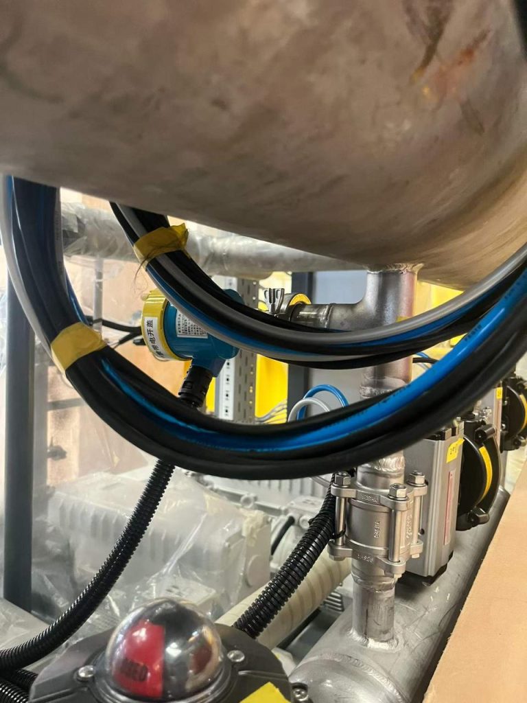 Jiwei level switches operating in a complete vacuum processing system Ring-11 Tuning Fork Level Switch for Vacuum Electrical Equipment