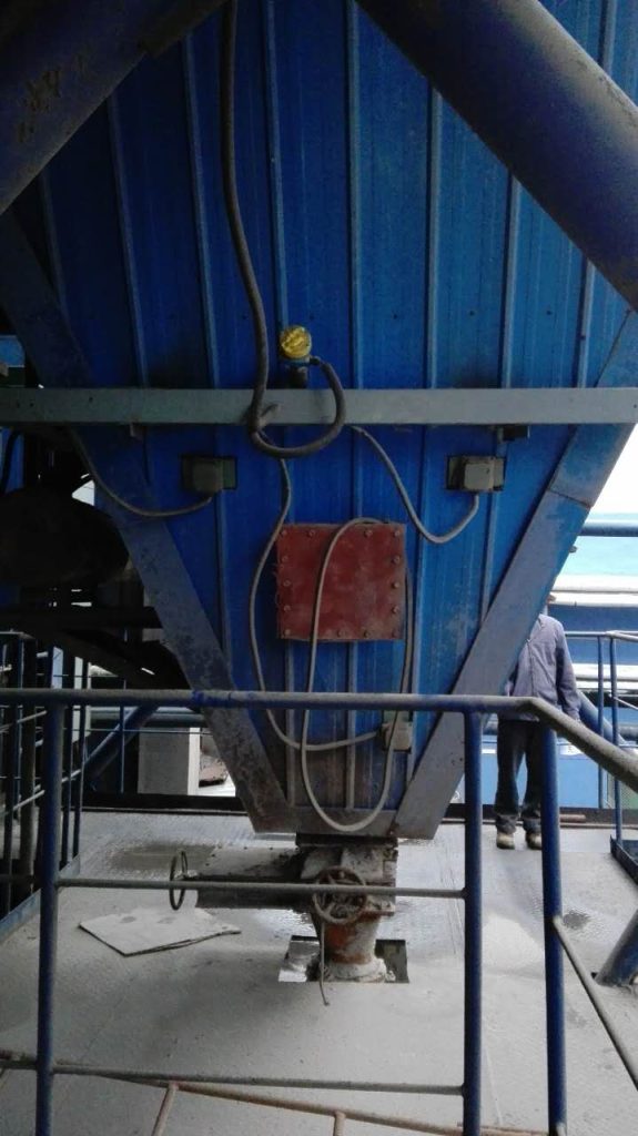 Industrial silo and vibrating equipment site Can Vibrating Level Switches Be Used in Vibrating Environments?