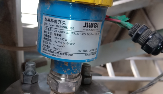 Close-up installation of a vibrating rod level switch Can Vibrating Level Switches Be Used in Vibrating Environments?