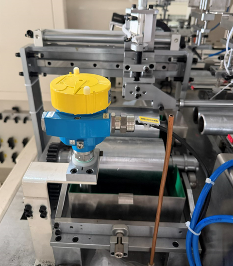 计为Ring-11音叉液位开关应用于滚胶设备 工况适配性拉满!计为音叉液位开关批量赋能滚胶设备自动化稳定运行